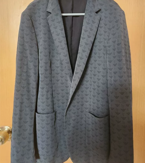 男士春秋休闲西服，不打皱，版型很好。48码...