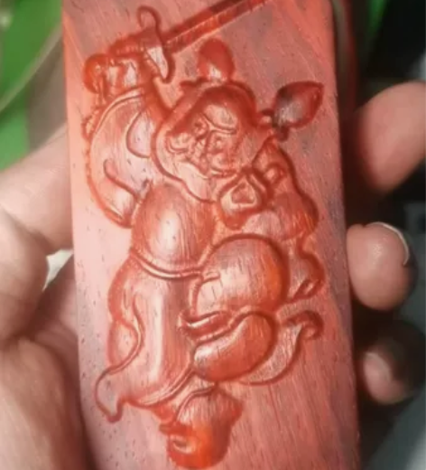 钟馗浮雕牌子，红木雕刻，细节丰富，打磨上蜡...