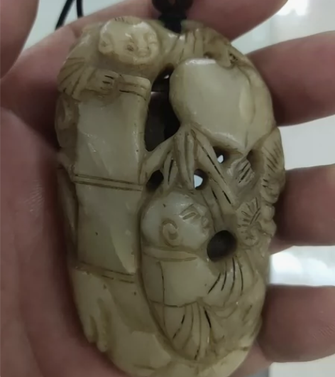 地方玉雕手把件，有年代 感兴趣的话点“我想...