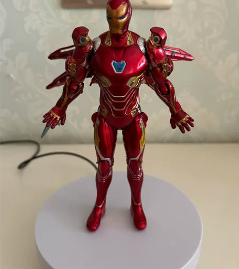 闲置一个钢铁侠手办 质感很好 缺一只手上的...