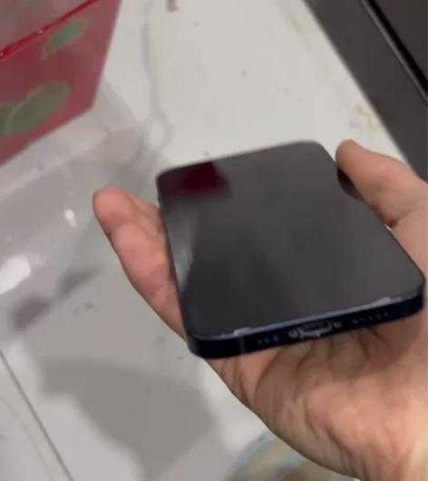 苹果12，全原装，无拆无修，成色不太好，卡贴机 感兴趣的话...