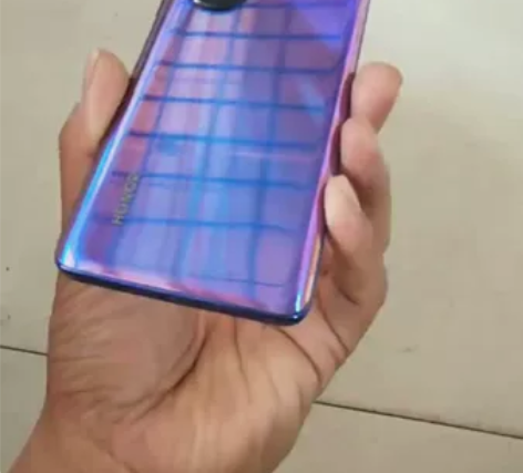 荣耀50se高配九成新8+128G 原装屏...