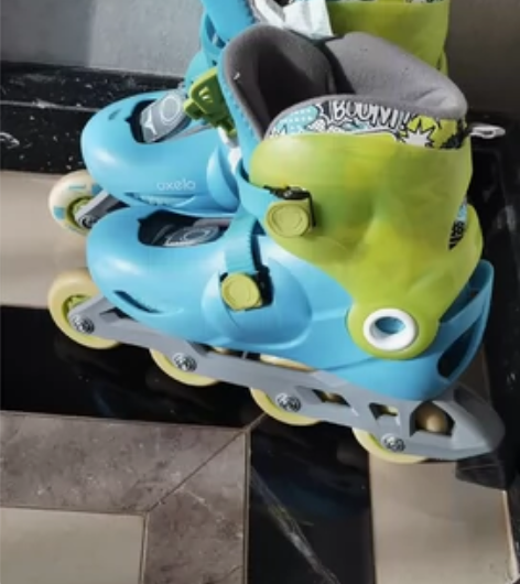 迪卡侬旱冰鞋，八成新，没穿过几次，适合32...