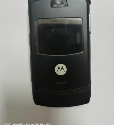 摩托罗拉V3带电池和充电器，经典翻盖手机，...