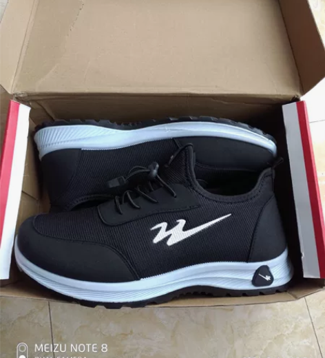 出一款黑色的男式运动鞋(几乎全新)，双星运...
