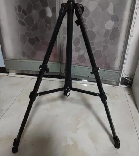 美术专用手摇式画架一个 全新便宜甩卖！画架...