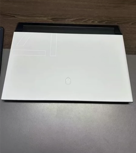 外星人M17R4 高配白色2021款17寸...