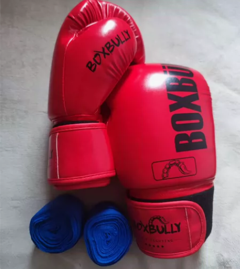 拳击手套，便宜卖了，原价都是大几百的 红色...