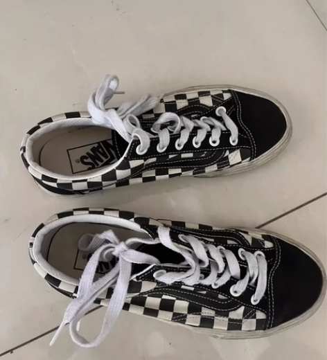 converse 匡威白色高帮鞋鞋盒在 特...