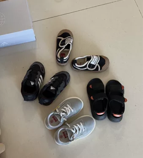 我儿子闲置阿迪达斯便宜出 24-26码 买...