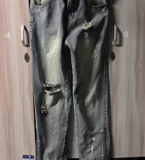 版型挺好的牛仔裤 不穿了成色如图无破损 适...