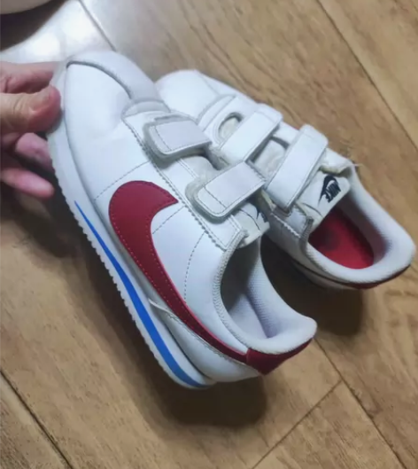 耐克儿童经典运动鞋，阿甘。很火的颜色，自己...