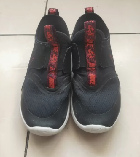 耐克儿童春秋款休闲运动鞋，实体店购入，30...