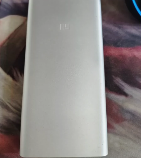 小米充电宝10000mah 很少用，换新手...