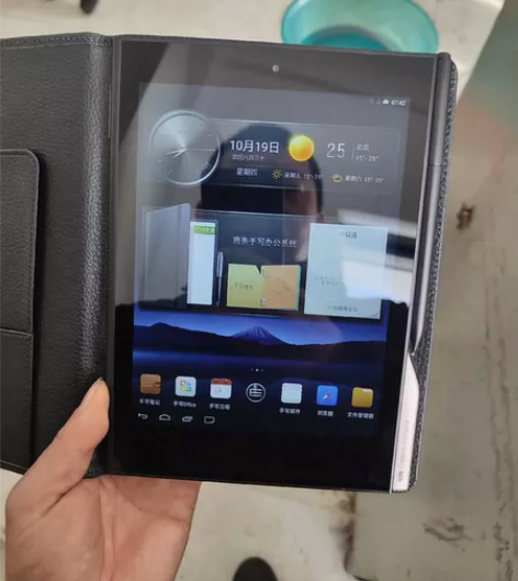 e人e本 t10 成色挺新，屏幕没有划痕，...