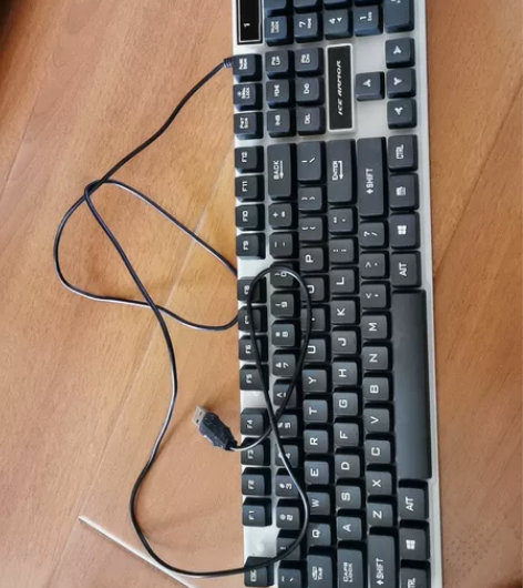 电脑键盘  非机械键盘 几乎全新   有疑...