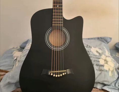 原价1900多的几乎全新吉他便宜出了，虽然...