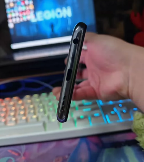 一加ace竞速版，卖了回点血8+256平常...