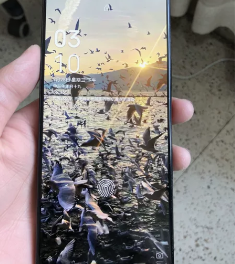 努比亚z50u，屏幕有少许划痕，售出有质量...