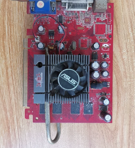 七彩虹冰封骑士显卡，256M 感兴趣的话点...