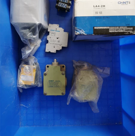 处理正泰按钮 行程 倒顺开关 LA4-2H...