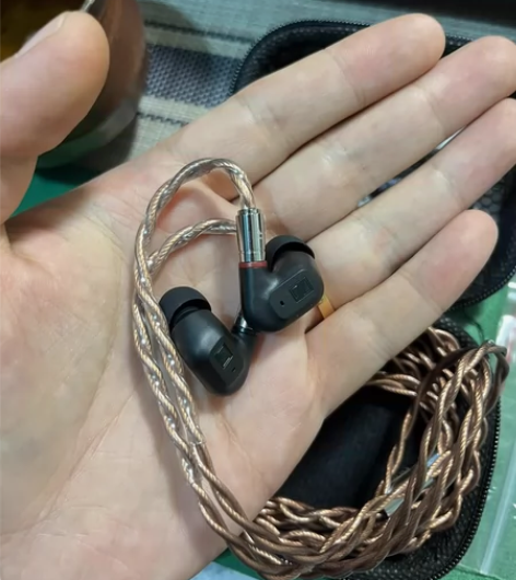 森海塞尔ie200上半年购买品相如图,售价...