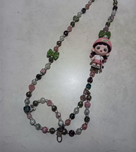 捣蛋系列滑板酷妹斜挎链(通孔）全新，手绘珠...