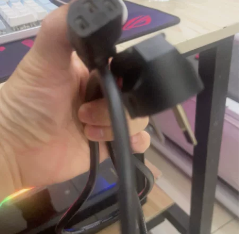 电脑电源线 感兴趣的话点“我想要”和我私聊...