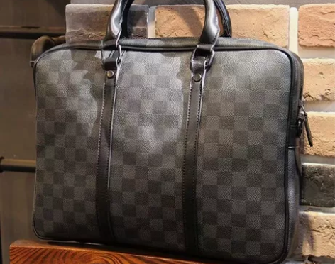 香港朋友送的，牛皮包男士真皮手提包公文包办...