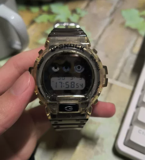 正品卡西欧但是盒子在家里面,带了两年了有点...
