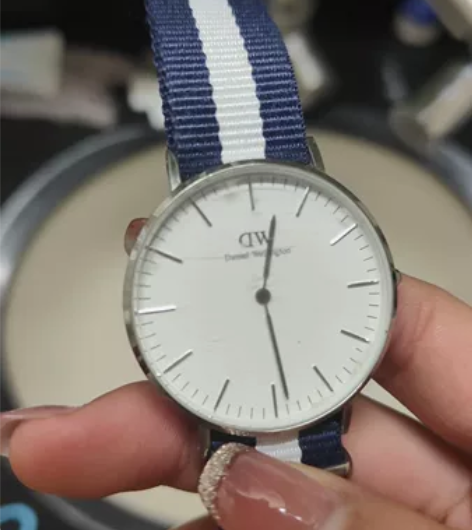 出dw手表，时代的眼泪了，很多年之前官网买...