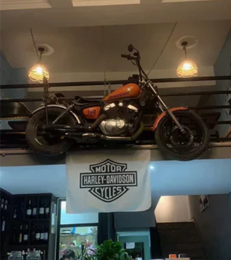 雅马哈天王250v一张，挂三年了。有需要的...