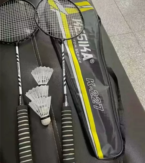 转全新羽毛球拍，两百多买的，然后放在家里没...