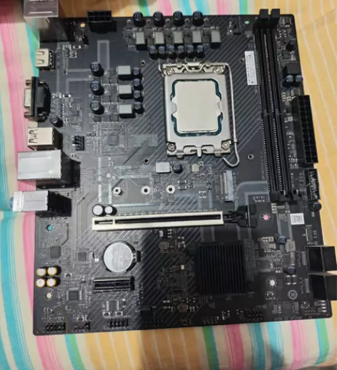 12100f+七彩虹h610主板，成色比较...