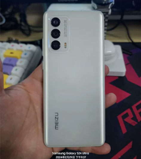 魅族 18 踏雪 12+256 后盖应该是...