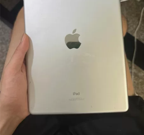 低价出售自己的爱板，第八代2020ipad...