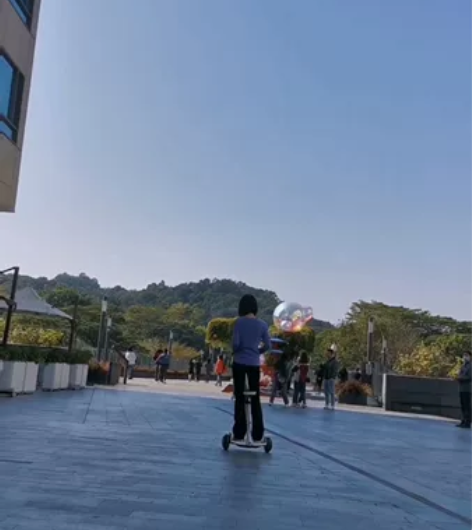 森旅智能儿童电动平衡车，可站可坐着 没骑几...