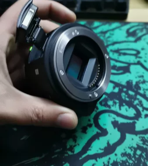 索尼QX1微单，APS-C画幅，裸机不带镜...