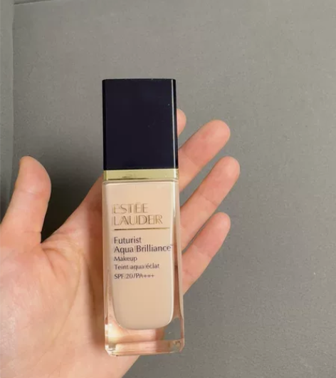 雅诗兰黛沁水 1co 色号，余量还有一半左...