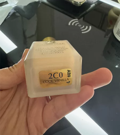 雅诗兰黛DW2c0。12月底 香港买的  ...