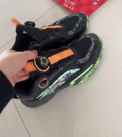 安踏40码78包邮拿走 感兴趣的话点“我想...