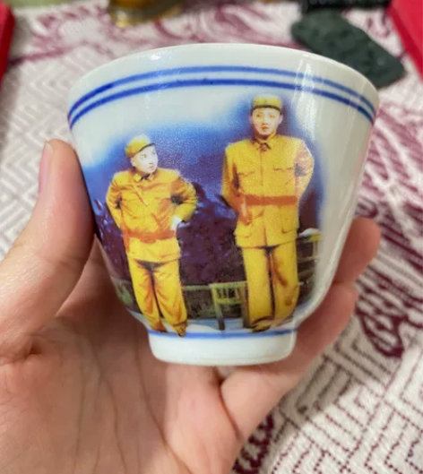 景德镇陶瓷，人物刻画唯妙唯俏生动形象，背面...