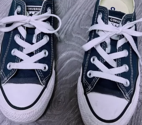 Converse/匡威帆布鞋，35码。有一...