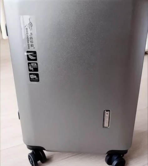 全新24寸拉杆箱 深灰色，万向轮高度63厘...