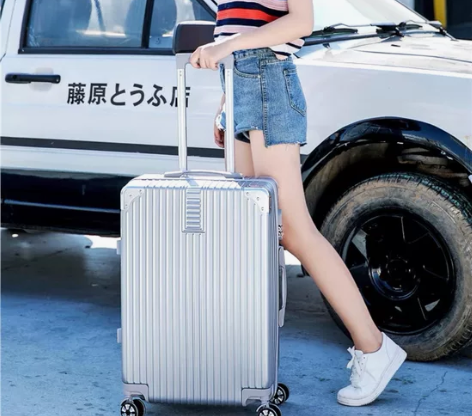 全新 28寸，直角银色，全新一次没用过行李...