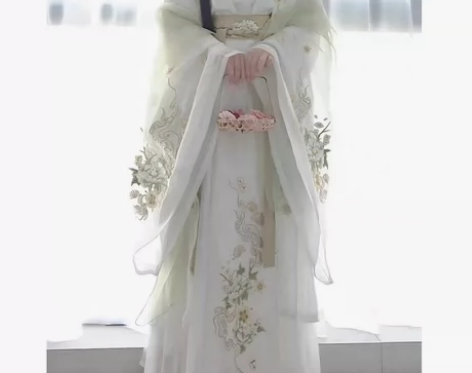 阑珊小记的，纯白色，仅试穿未下水大全套 感...