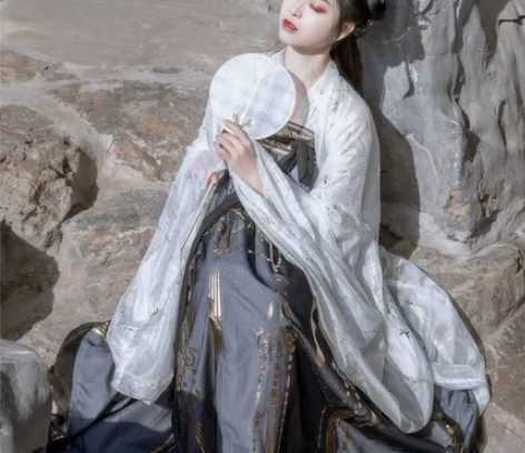 艺缕家的 都是全新未穿 有吊牌??全新艺缕...