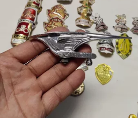 老自行车车标 都是拆车件,永久,凤凰,金凤...