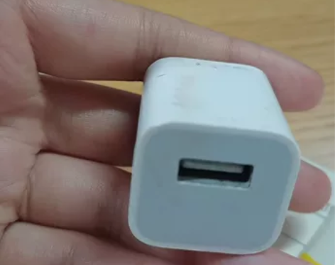 苹果手机充电器，5w白色，小巧便携 出原装...