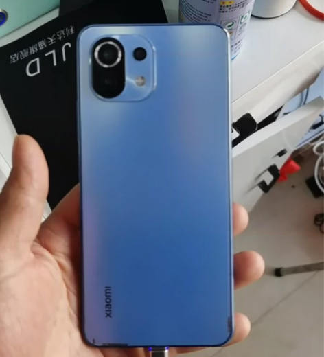 小米11青春版不开机屏碎 感兴趣的话点“我...